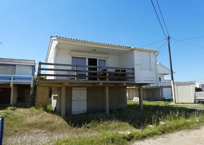 Un Chalet En Bois A La Plage