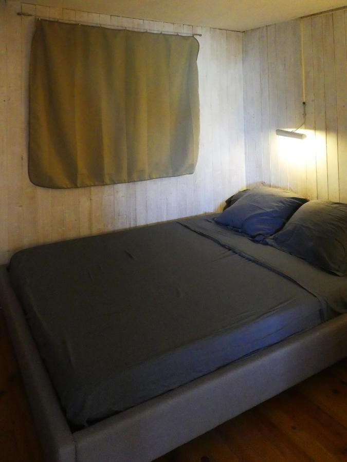 Un En Bois A La *