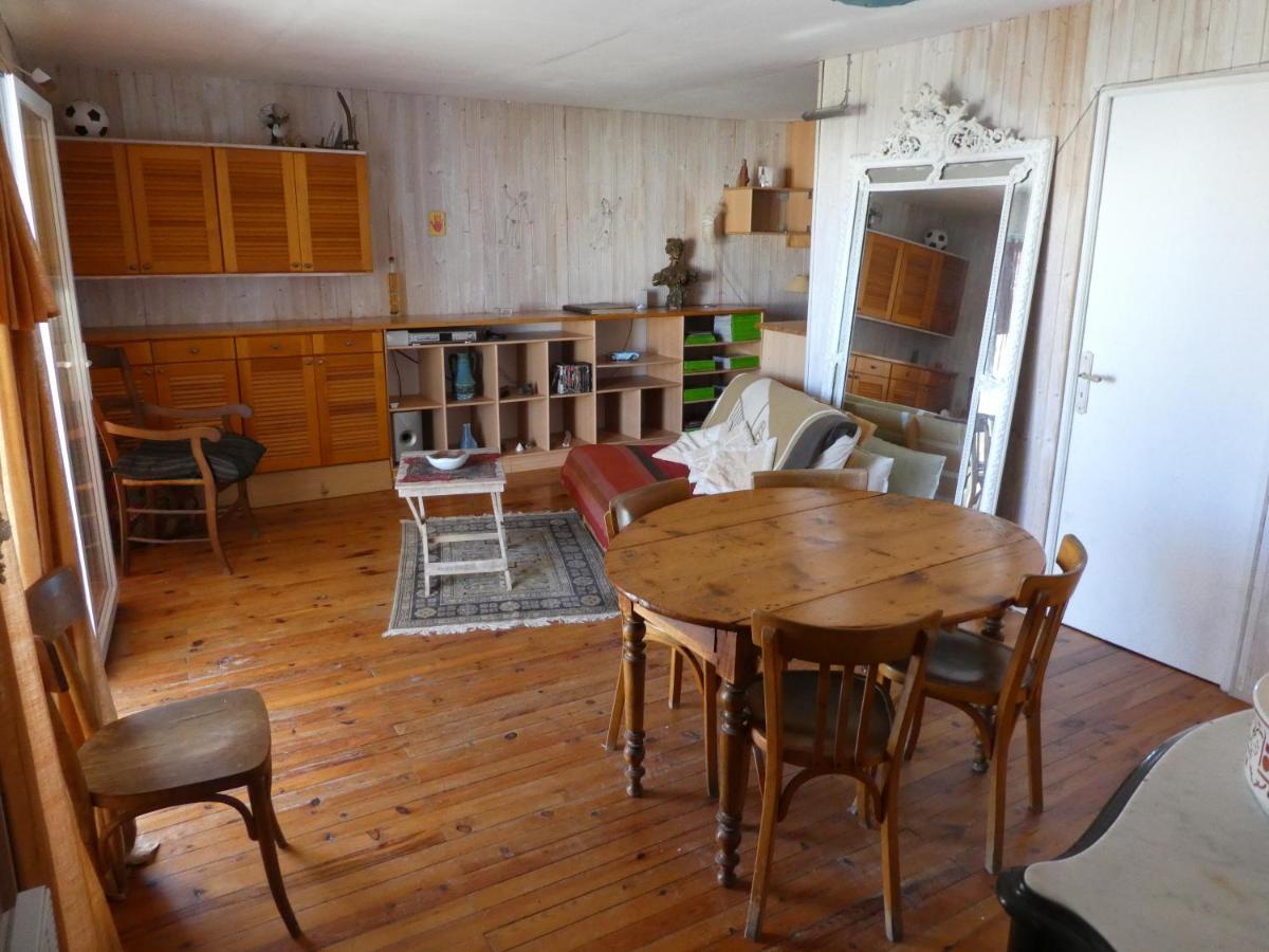 Un En Bois A La Ferienhaus *