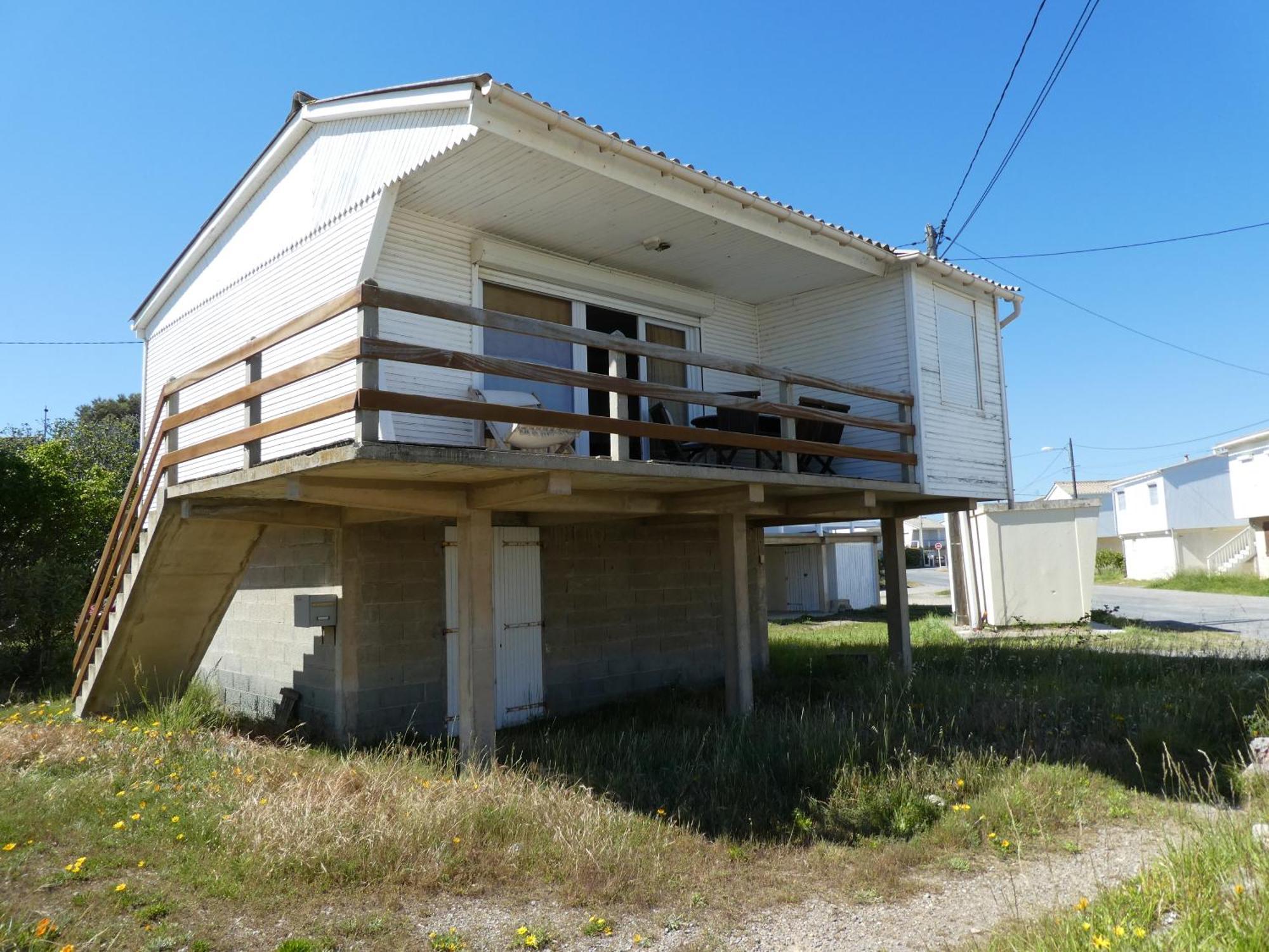 Un En Bois A La Ferienhaus Gruissan